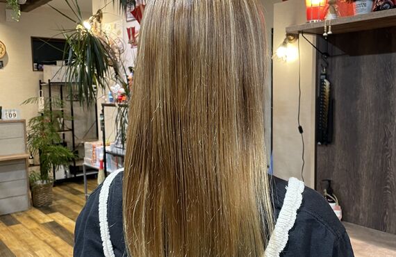 梅雨目前！！傷めずキレイなストレートヘアーに！！