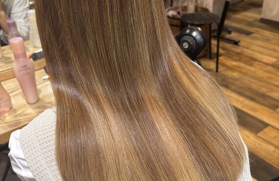 春は綺麗なカラーと潤うツヤ髪で出かけよう